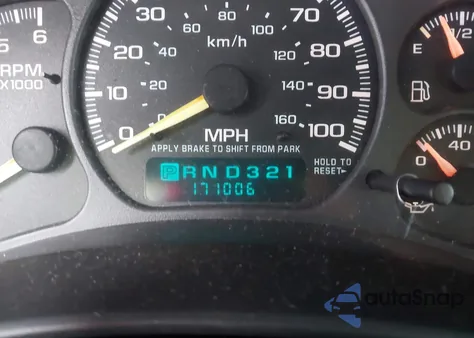 2001 Chevrolet Suburban 1500 Lt z USA, uszkodzony, nr VIN 3GNEC16T91G233125